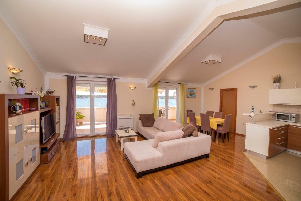 Captain'S Apartment Barbat na Rabu Exterior foto