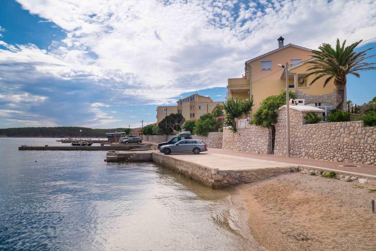Captain'S Apartment Barbat na Rabu Exterior foto